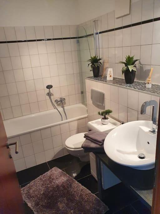 Zentrale Messe/Ferien Whg Mit Garten & Parkplatz Ratingen Extérieur photo